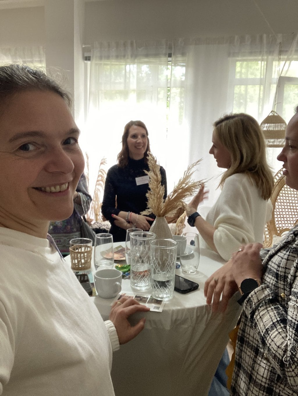 Unternehmerinnentreffen in Mülheim: Austausch am Stehtisch