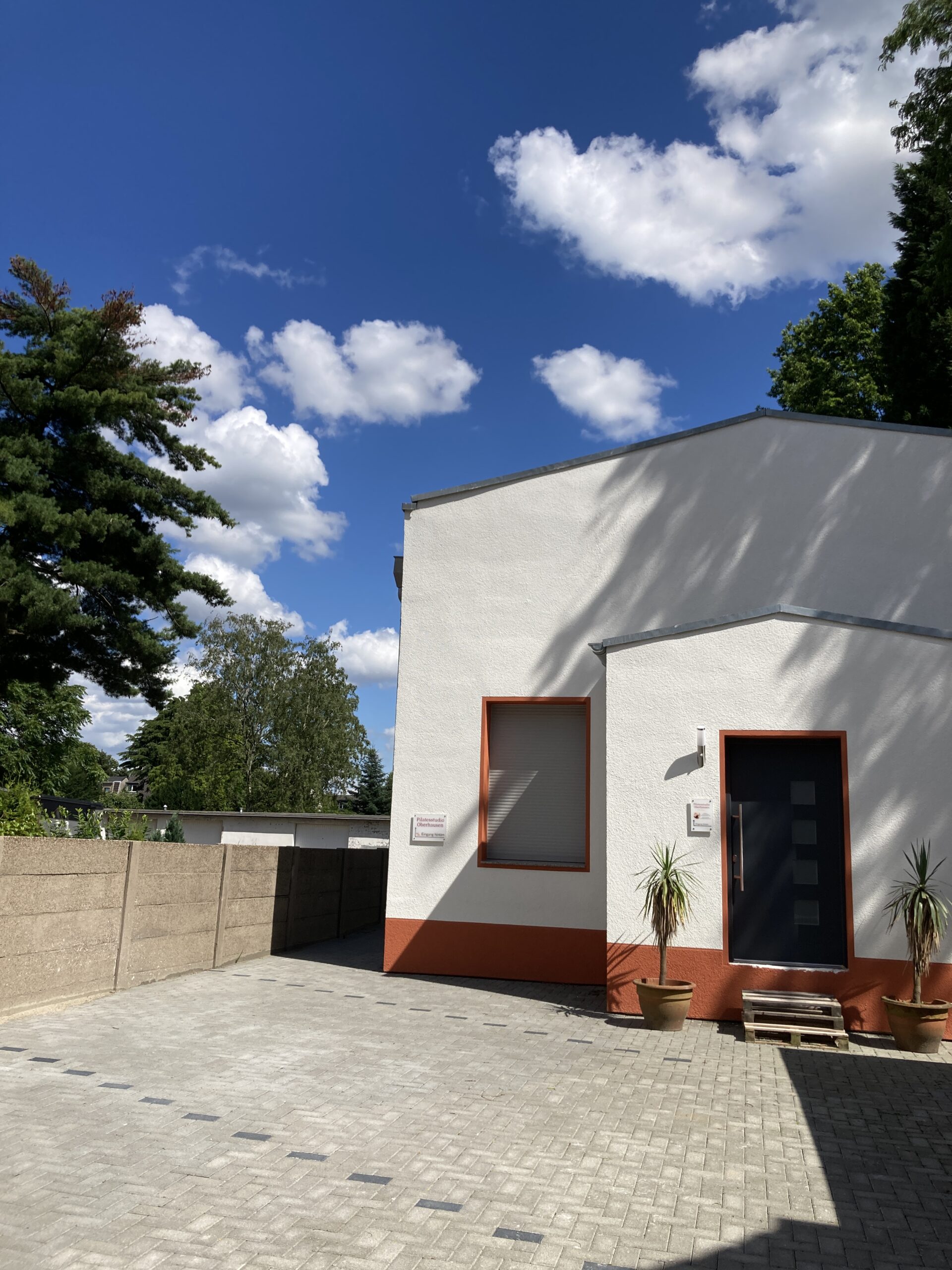 PIlatesstudio Außenansicht Sonnenschein