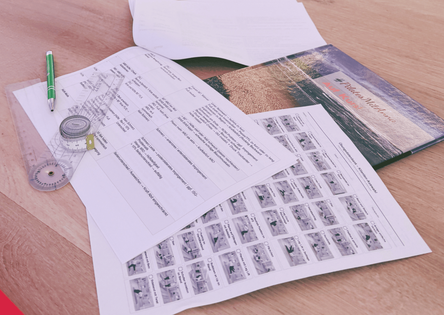 Trainingsplanerstellung Zettel und Notitzen eines Trainingsplanes